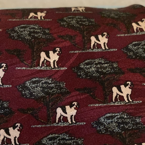 Big Dogs Classic Silk Tie Jacquard Foulard St Bernard Trees Burgundy & Green - Picture 3 of 6